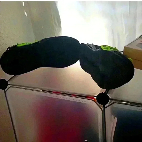 Men's size 10 - Picture 3 of 5